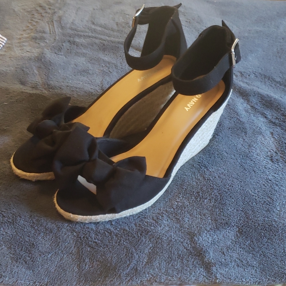 Wedged bow heels